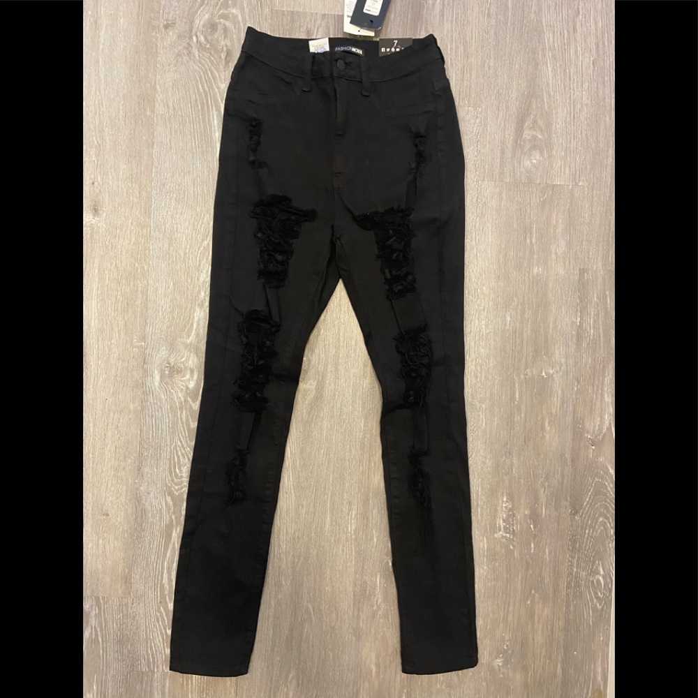 Fashion Nova Ripped Jean